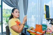 妻乐无穷泰国主播品三亚榴莲：“尝到了家乡味”